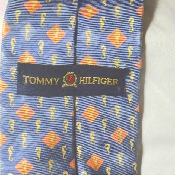 Tommy Hilfiger silk Elegant Blue and peach seahorse Patterned Tie 62” x 4” - Picture 3 of 6